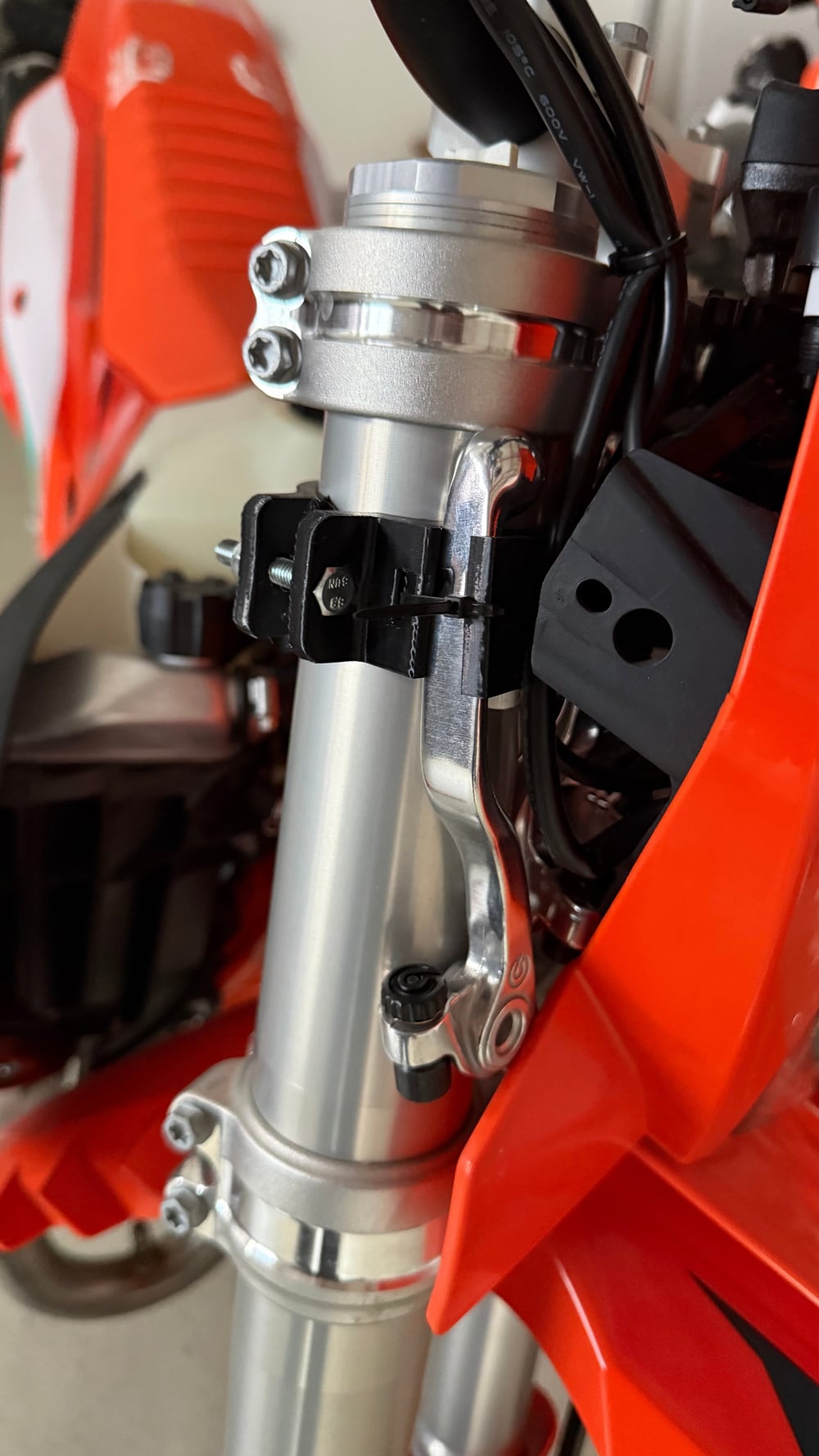 Fork-Mounted Spare Lever Holder ESL-FM-001